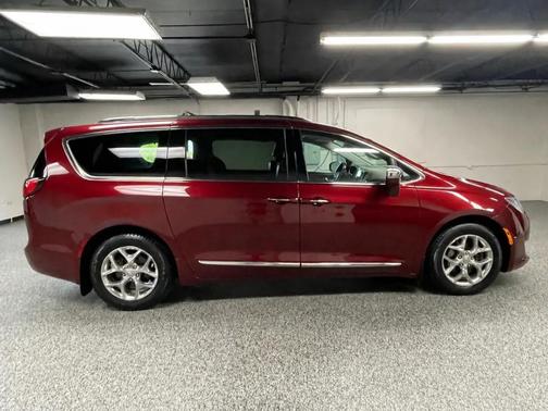 Velvet Red Pearlcoat 2017 Chrysler Pacifica Limited