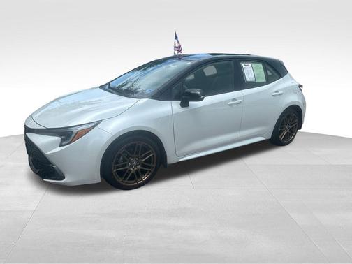 Wind Chill Pearl/Midnight Black Metallic 2025 Toyota Corolla Hatchback Nightshade Edition