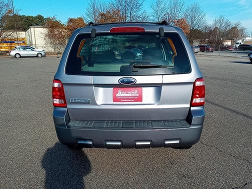 Photo 3 of 23 of 2008 Ford Escape XLS