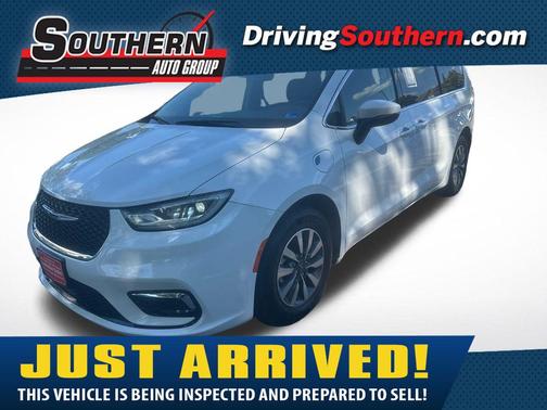 Bright White Clearcoat 2023 Chrysler Pacifica Hybrid Touring L