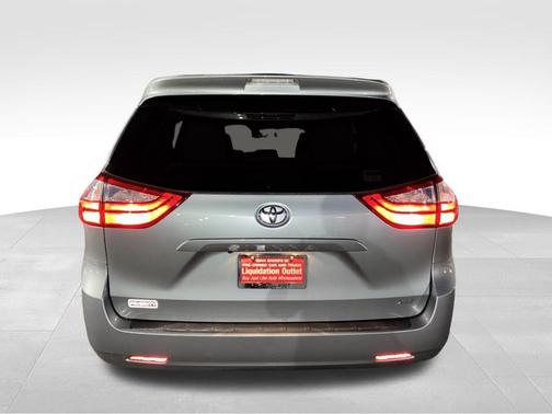 2016 Toyota Sienna XLE