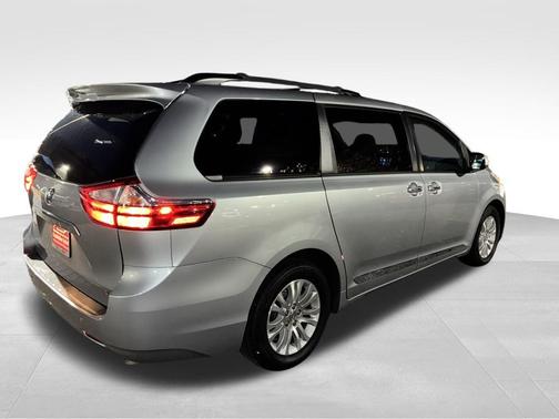 2016 Toyota Sienna XLE
