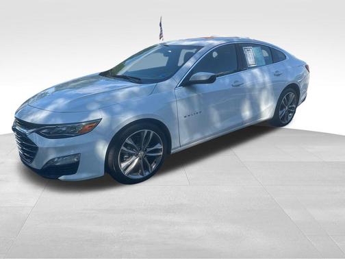 Summit White 2024 Chevrolet Malibu FWD 2LT