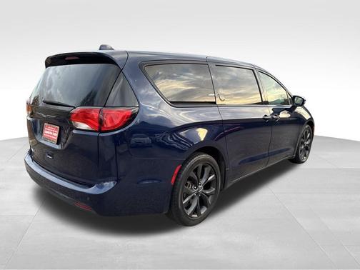 2020 Chrysler Pacifica Touring