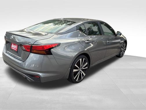 2021 Nissan Altima SR FWD