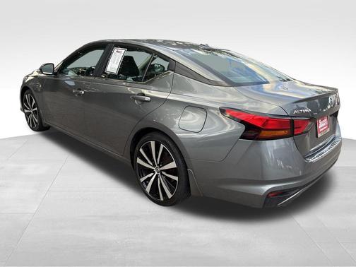 2021 Nissan Altima SR FWD