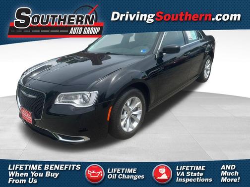 Gloss Black 2023 Chrysler 300 Touring