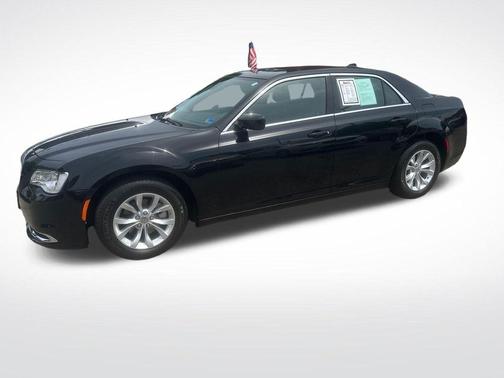Gloss Black 2023 Chrysler 300 Touring