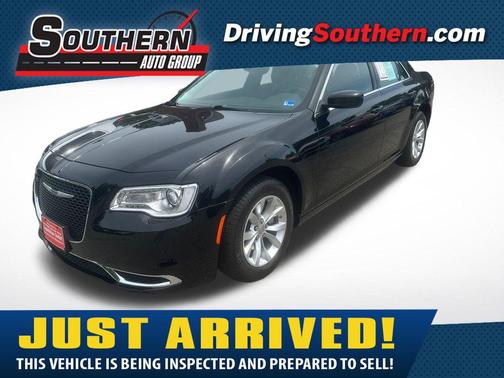 Gloss Black 2023 Chrysler 300 Touring