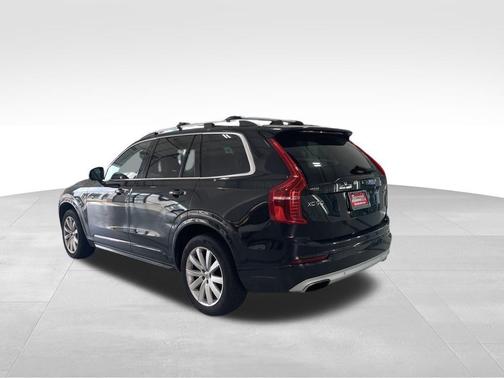 2017 Volvo XC90 T6 Momentum