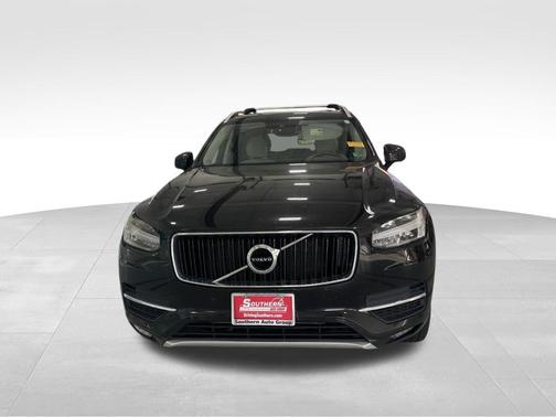 2017 Volvo XC90 T6 Momentum