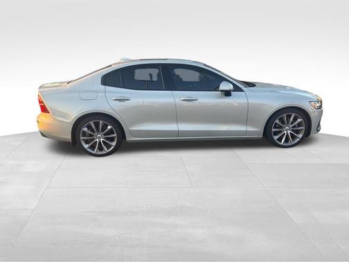 2019 Volvo S60 T5 Momentum