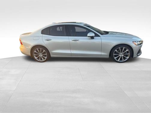 2019 Volvo S60 T5 Momentum