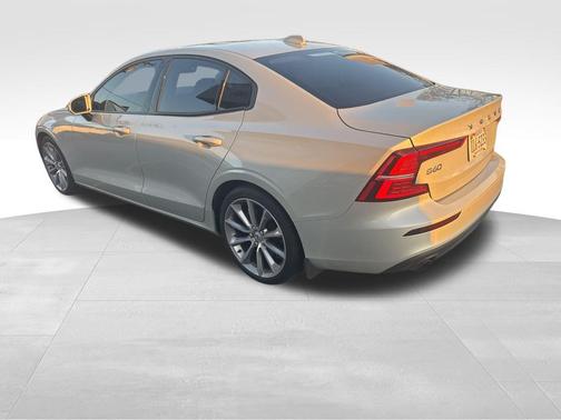 2019 Volvo S60 T5 Momentum