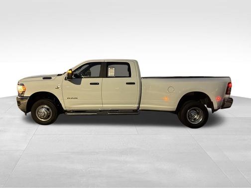 2024 RAM 3500 Big Horn Crew Cab 4x4 8' Box