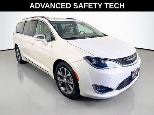 White 2017 Chrysler Pacifica Limited