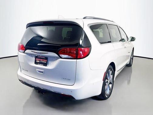 White 2017 Chrysler Pacifica Limited