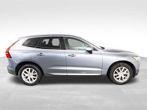 Osmium Gray Metallic 2020 Volvo XC60 T5 Momentum