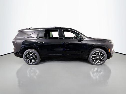 Mosaic Black Metallic 2026 Chevrolet Traverse High Country