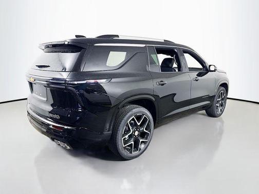 Mosaic Black Metallic 2026 Chevrolet Traverse High Country