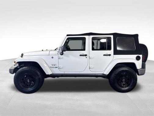 Bright White Clearcoat 2018 Jeep Wrangler JK Unlimited Sahara