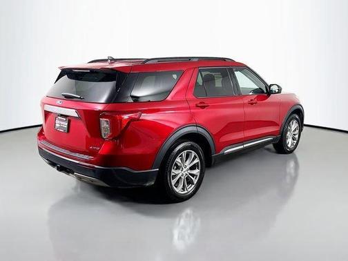 Rapid Red Metallic Tinted Clearcoat 2024 Ford Explorer XLT