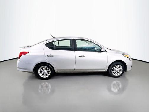 Brilliant Silver 2018 Nissan Versa 1.6 SV
