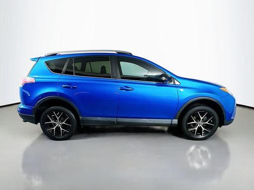 2017 Toyota RAV4 SE