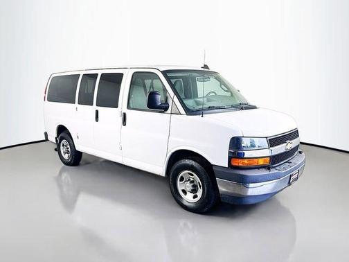 Summit White 2017 Chevrolet Express 2500 LT