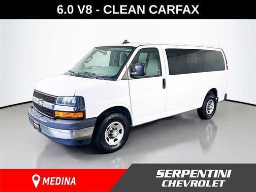 Summit White 2017 Chevrolet Express 2500 LT