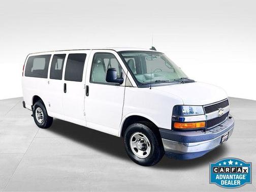 Summit White 2017 Chevrolet Express 2500 LT