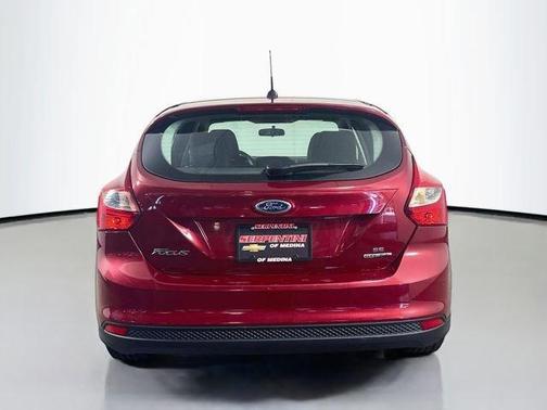 Ruby Red Metallic Tinted Clearcoat 2013 Ford Focus SE