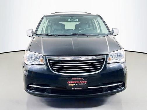 2016 Chrysler Town & Country Touring-L