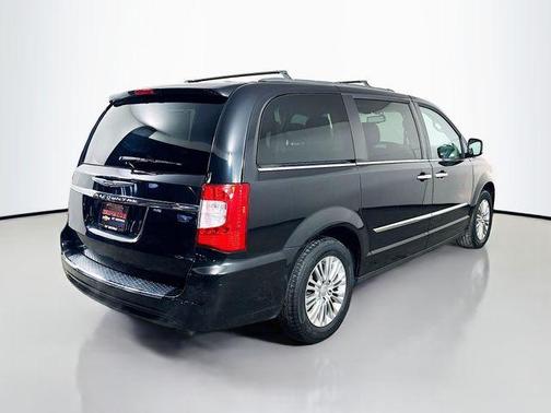 2016 Chrysler Town & Country Touring-L