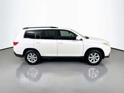 2011 Toyota Highlander SE