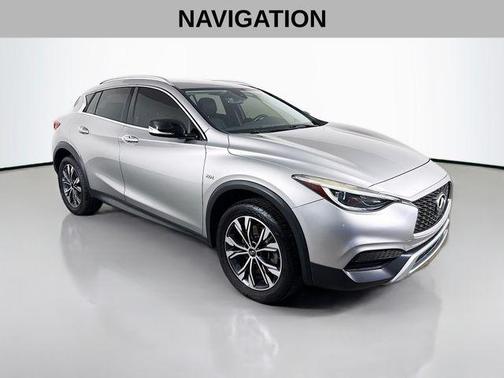 2017 INFINITI QX30 Luxury