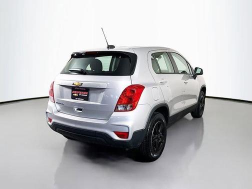 Silver Ice Metallic 2018 Chevrolet Trax LS