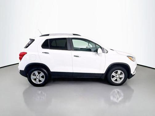 Summit White 2019 Chevrolet Trax LT