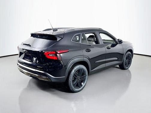 Mosaic Black Metallic 2026 Chevrolet Trax ACTIV