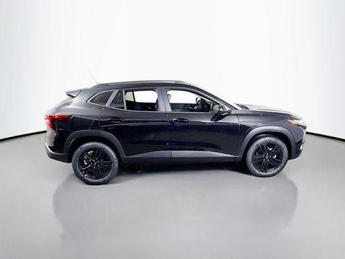 Mosaic Black Metallic 2026 Chevrolet Trax ACTIV