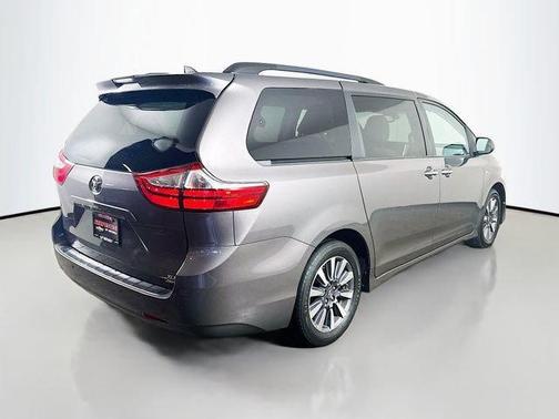 2018 Toyota Sienna XLE