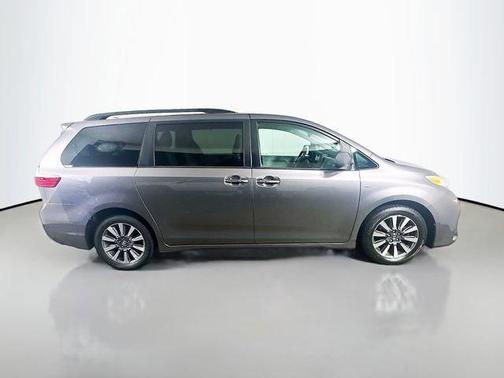 2018 Toyota Sienna XLE