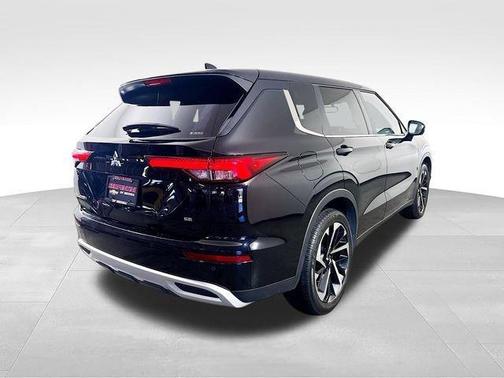 Black 2023 Mitsubishi Outlander SE