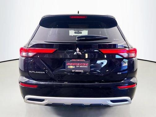 Black 2023 Mitsubishi Outlander SE
