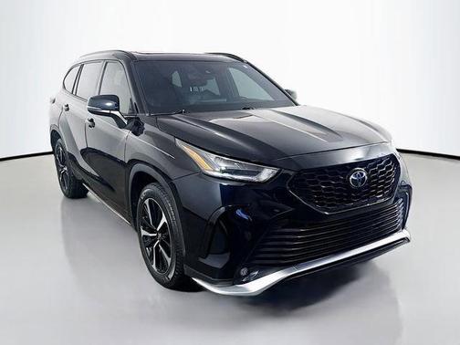 Midnight Black Metallic 2021 Toyota Highlander XSE