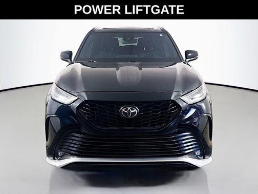Midnight Black Metallic 2021 Toyota Highlander XSE