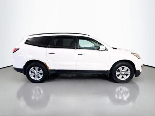 White 2014 Chevrolet Traverse 2LT