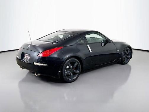 Magnetic Black Pearl 2008 Nissan 350Z Enthusiast