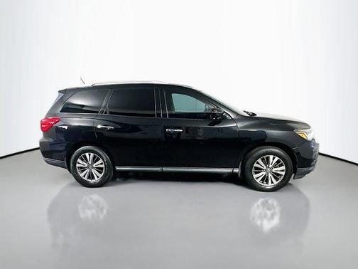 2017 Nissan Pathfinder SV