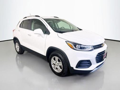 Summit White 2018 Chevrolet Trax LT